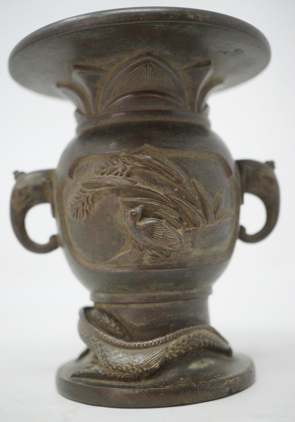 Japanische buddhistische Bronzevase mit detailliertem Drachenbild. Antikes Original aus Japan 1101D8