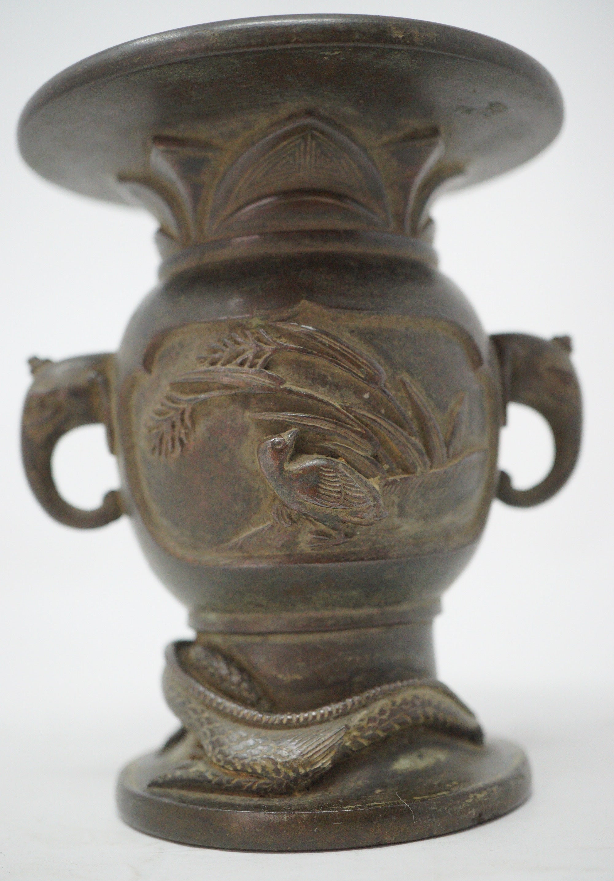 Japanische buddhistische Bronzevase mit detailliertem Drachenbild. Antikes Original aus Japan 1101D8