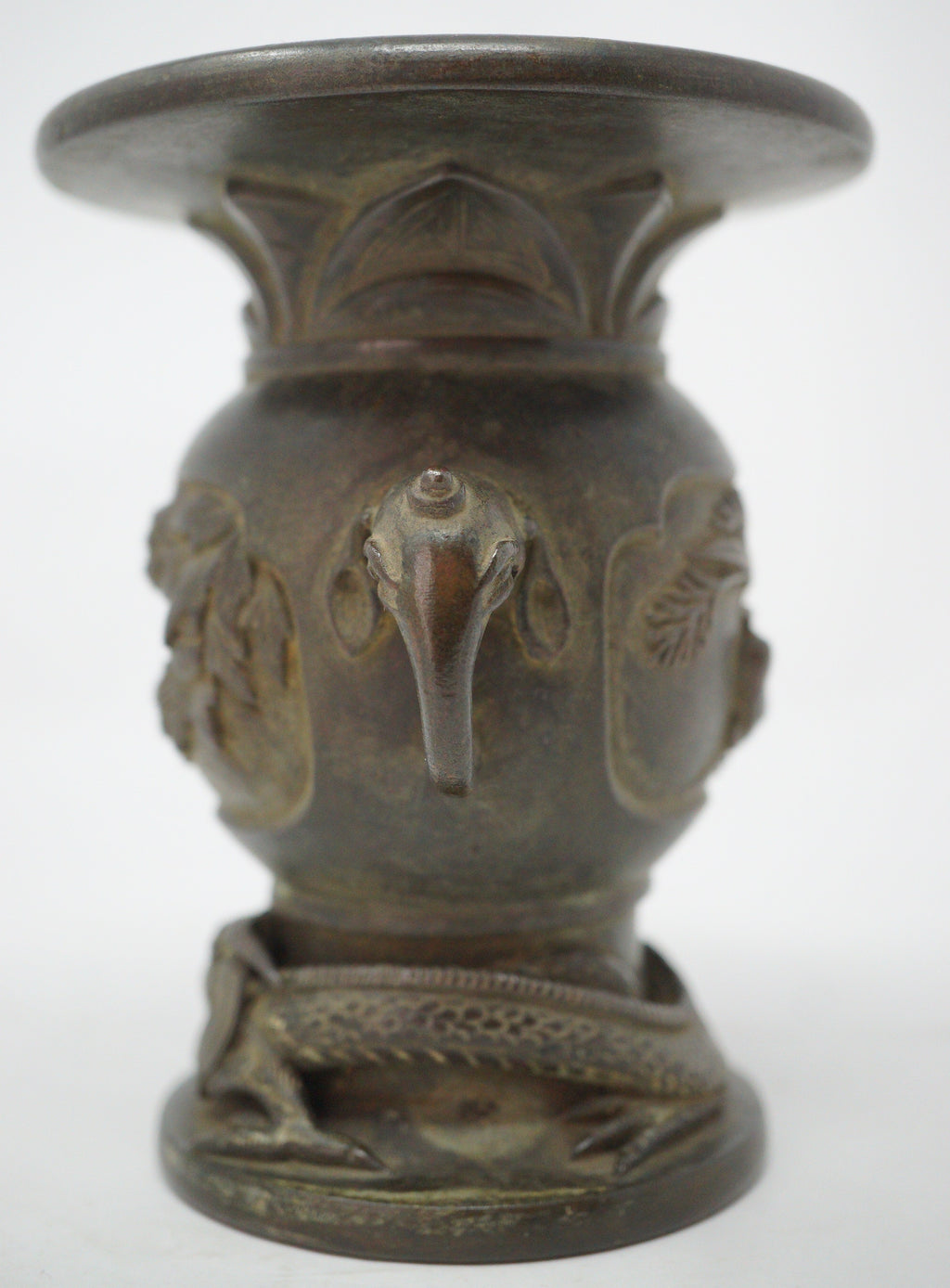 Japanische buddhistische Bronzevase mit detailliertem Drachenbild. Antikes Original aus Japan 1101D8