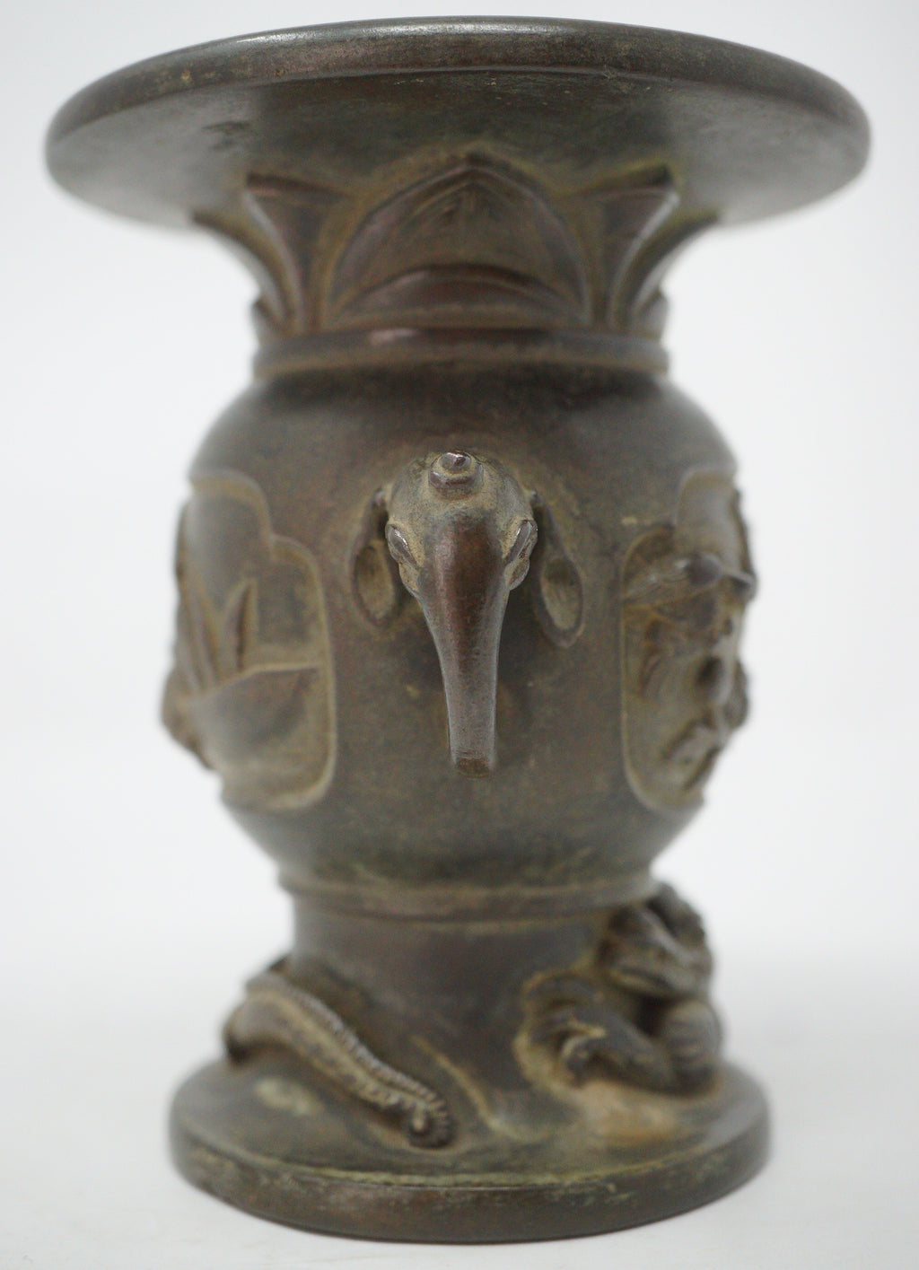Japanische buddhistische Bronzevase mit detailliertem Drachenbild. Antikes Original aus Japan 1101D8