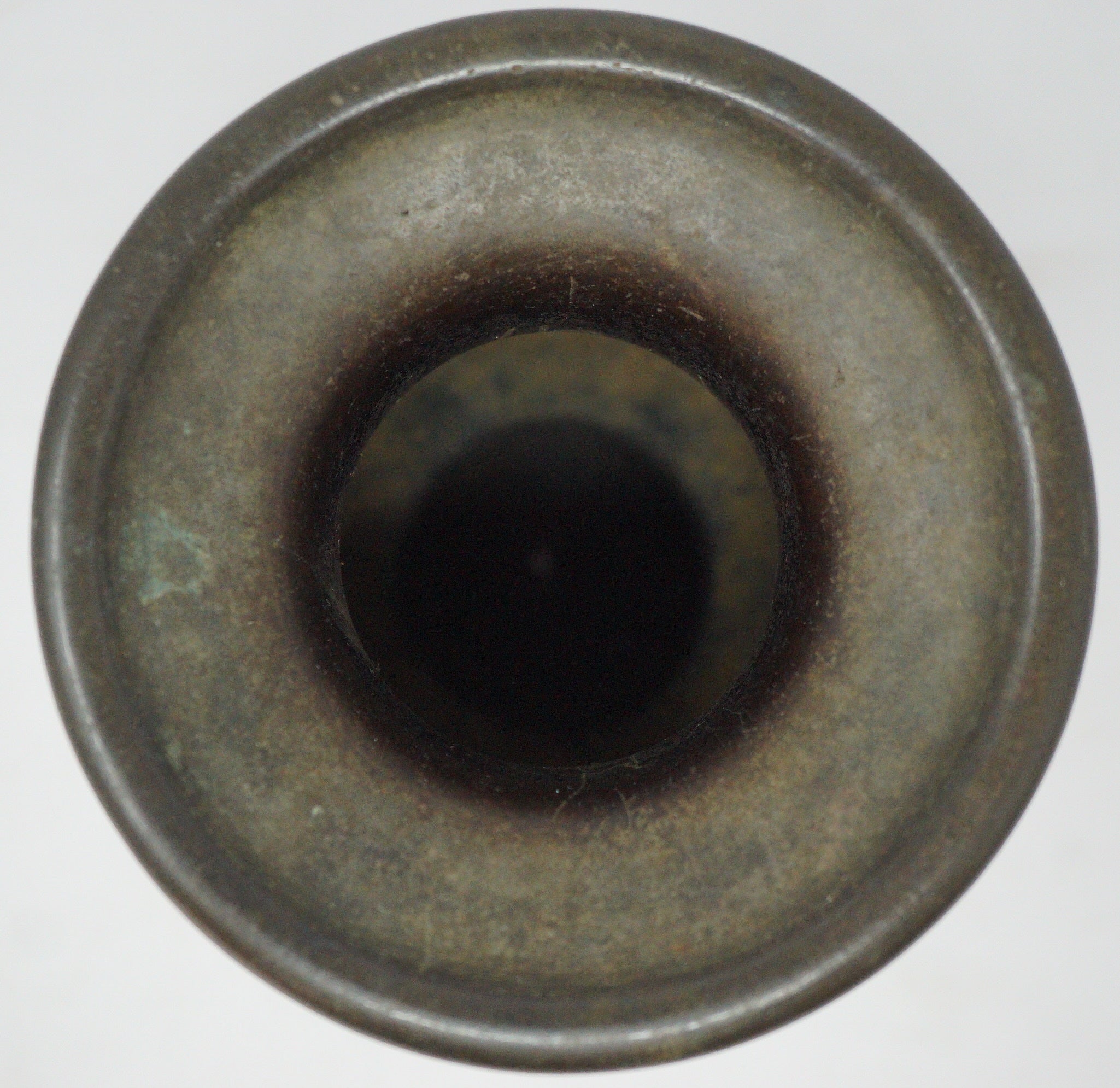 Japanische buddhistische Bronzevase mit detailliertem Drachenbild. Antikes Original aus Japan 1101D8