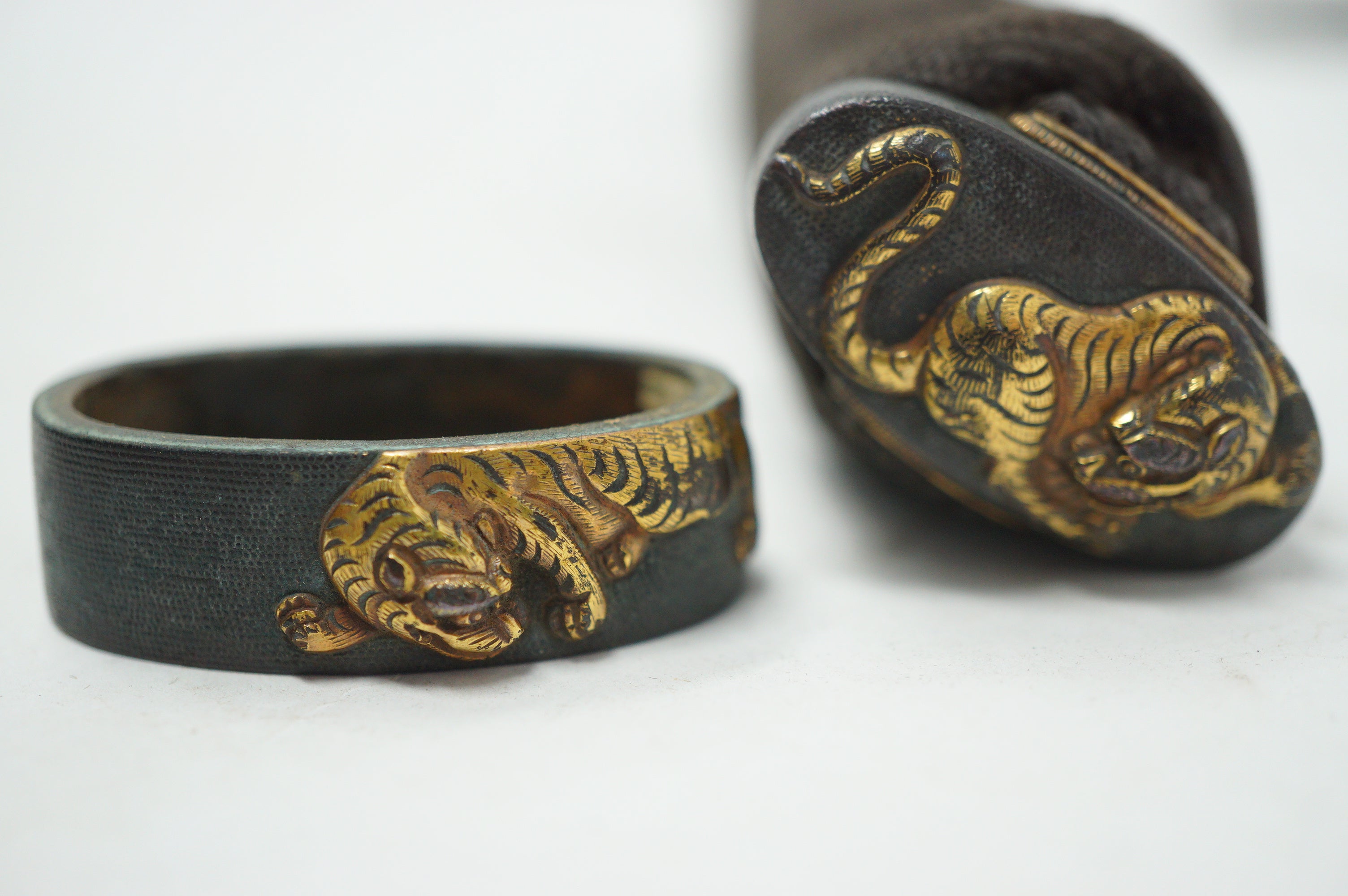 Japanese Katana Sword Parts Tsuka Handle Tiger Inlays Signed Tsuba Guard Original Set 0922F9