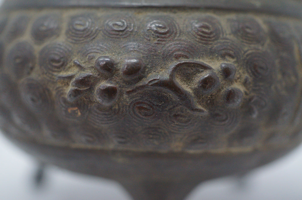 Japanischer buddhistischer Weihrauchbrenner mit Shishi-Löwen-Hund-Figur, antikes Original aus Japan 1101D9