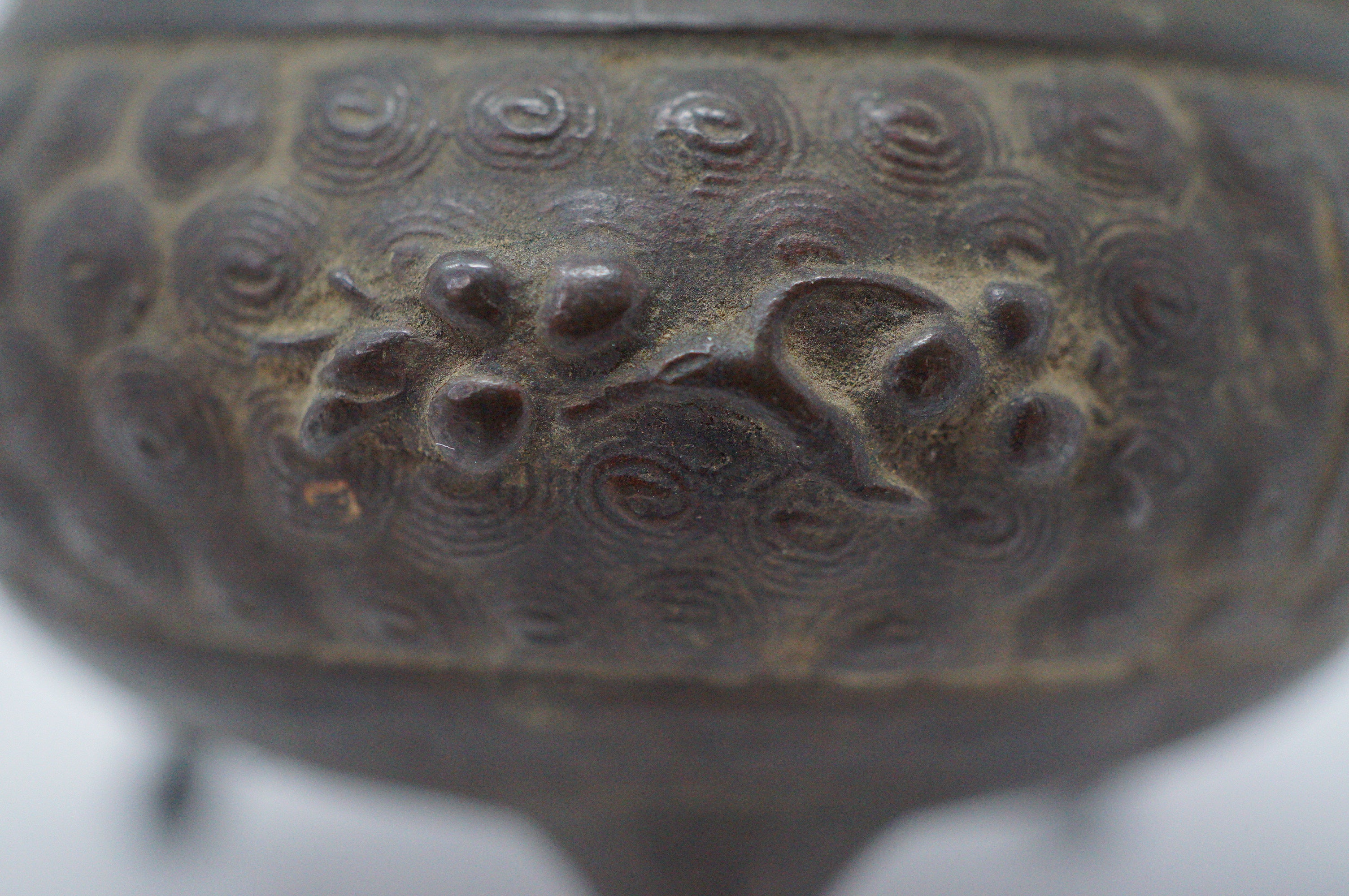 Japanischer buddhistischer Weihrauchbrenner mit Shishi-Löwen-Hund-Figur, antikes Original aus Japan 1101D9
