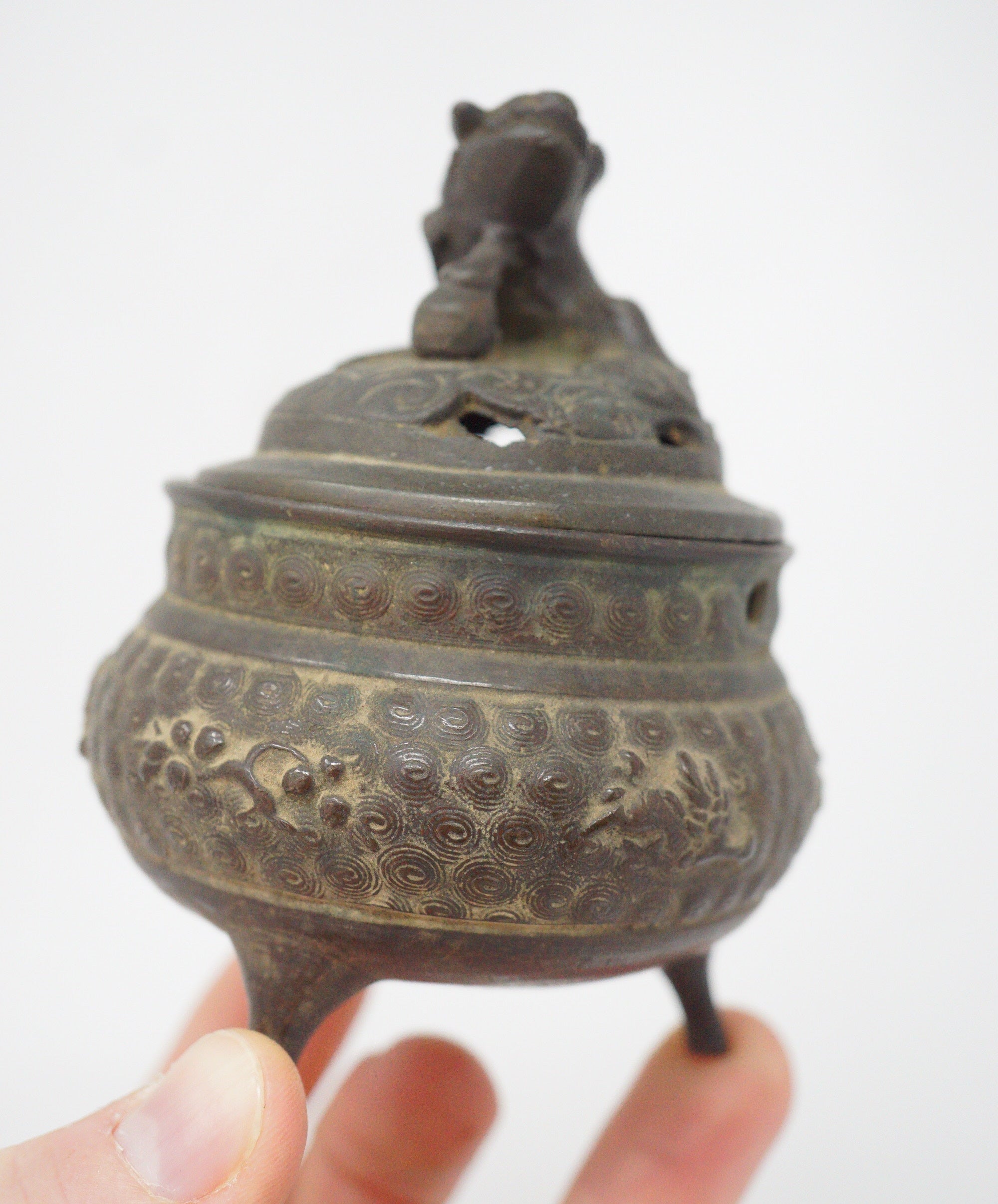 Japanischer buddhistischer Weihrauchbrenner mit Shishi-Löwen-Hund-Figur, antikes Original aus Japan 1101D9
