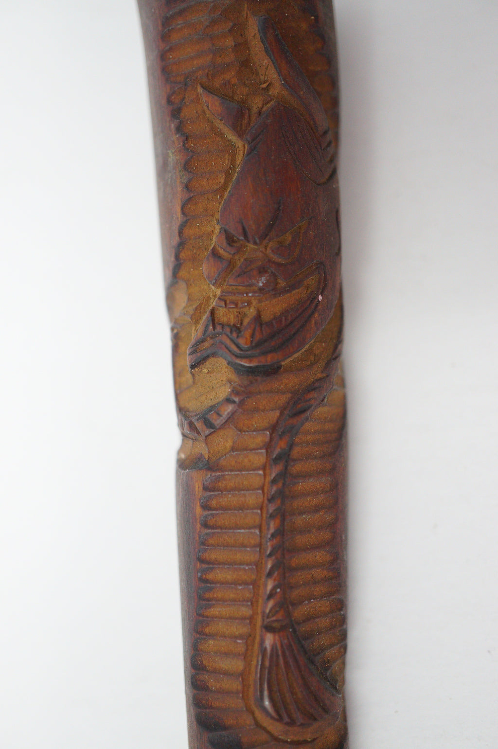 Japanisches antikes Zigarettenmundstück aus Holz mit geschnitztem Hannya-Masken-Design 0507E9