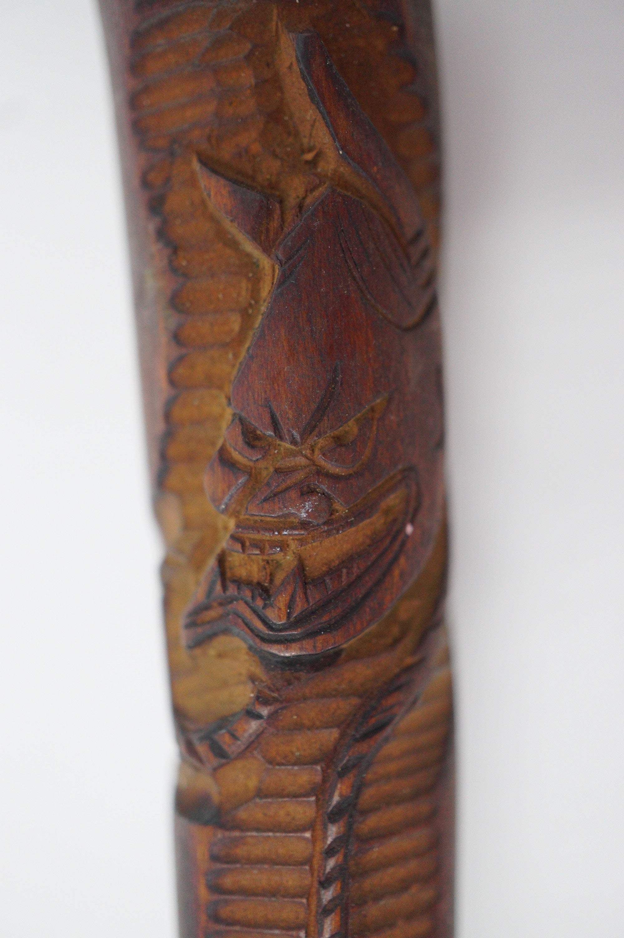 Japanisches antikes Zigarettenmundstück aus Holz mit geschnitztem Hannya-Masken-Design 0507E9